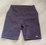Alo Yoga Biker Shorts Photo 0