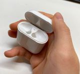 Apple AirPods Charging Case Photo 0