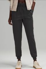 Lululemon high rise jogger Photo 0