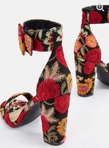 Chunky Floral Heels Size 7.5 Photo 0
