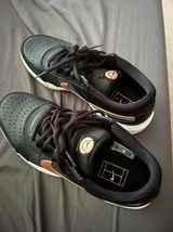 Black And Gold Tennis Shoes Size 8. Photo 0