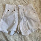 Levi’s White Denim Shorts Photo 0