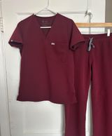 FIGS Scrubs Set Photo 0