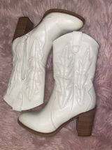 Boots White Size 6 Photo 0