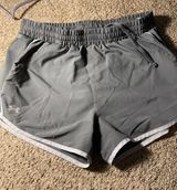 Under Armour Shorts Photo 0