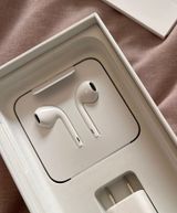 Apple Earphones  Photo 0