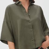 Boxy drapey fit shirt size small Photo 0