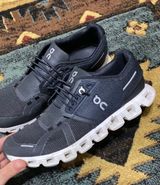 Running Shoes Photo 0