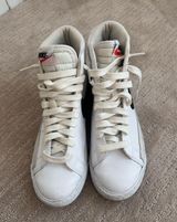 womens size 6 nike blazer mid 77 white/black Photo 0