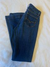 Jennifer Jeans Photo 0