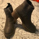 DSW Crown Vintage Black Chelsea Boots Photo 0