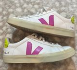 VEJA Sneakers Photo 0