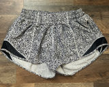 Lululemon Shorts 2.5" Hotty Hot, Daisy Floral Print Photo 0