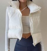 White Puffer Vest Photo 0