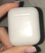 Apple AirPods Charging Case Photo 0