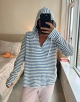 Splendid Blue and White sweatshirt Photo 0