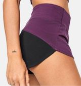 Outdoor Voices Hudson 2.5" Short in Kalmata (Maroon/Black)- Size Small Photo 0