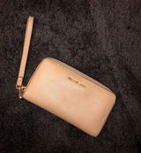 Michael Kors Wristlet  Photo 0