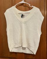H&M Sweater Vest Photo 0