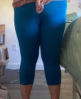 Lululemon Leggings / Capris / teal Photo 0