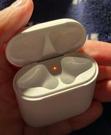 Apple AirPods Charging Case ( 2nd gen ) Photo 0