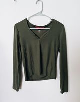 Hot Kiss olive green long sleeve Photo 0