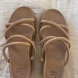 Universal Thread Platform Sandals Photo 0