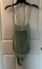 VS tie-back one piece Photo 0