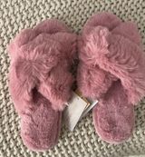 Amazon Pink Fuzzy Slippers Photo 0