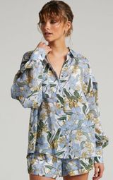 Floral Blouse /Button Down Photo 0