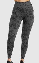 Gym Shark Adapt Grey and Black Seamless Butt-Scrunch Leggings Photo 0