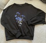 SheIn Crew Neck Sweatshirt Photo 0