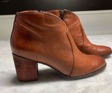 Frye Nora Short Ankle Boots Cognac Brown Heeled Inside Zip Size 7 Photo 0
