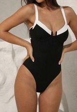 Berlook Contrast Trim Knotted One Photo 0