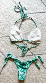 Bikini Green Photo 0