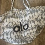 ALO Yoga Black and Gray Patterned Tote Bag Photo 0