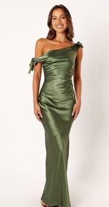 Petal And Pup Selma Off Shoulder Maxi Dress - Olive Sz Xs Photo 0