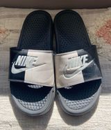Nike Slides Photo 0