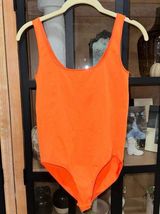 SKIMS essential bodysuit scoop neck neon tangerine highlighter seamless thong Photo 0