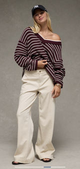 American Eagle  Big Hug Sweatshirt Photo 0