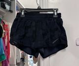 Lululemon Hotty Hot 2.5" Shorts Photo 0