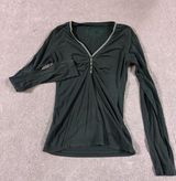 Kuhl  Womens Green Long Sleeve V-Neck Ruffled Front Tee Shirt Size Small Photo 0