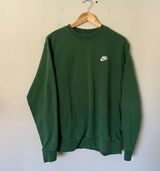 green pullover sweatshirt Photo 0