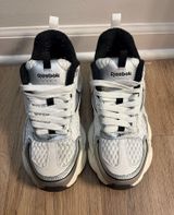 Reebok Shoes Women’s 7.5 Photo 0
