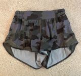 Lululemon Hotty Hot Short 2.5” Photo 0