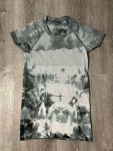 Women’s Sz 4 Swiftly Tech 2.0 Athletic Workout Short Sleeve Yoga Shirt Photo 0