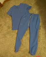 FIGS Scrubs Set Photo 0