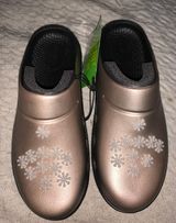 OOFOS Nursing Clogs Photo 0