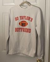 Go Taylor’s Boyfriend Travis Kelce 87 White Sweatshirt Size Medium Photo 0