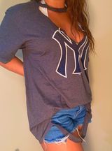 Keyhole Distressed Yankees Tee Size L Photo 0